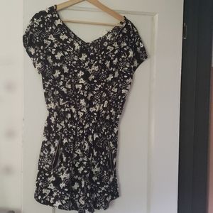 Shorts jumpsuit, silky floral pattern